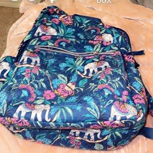 comes with matching lunch box